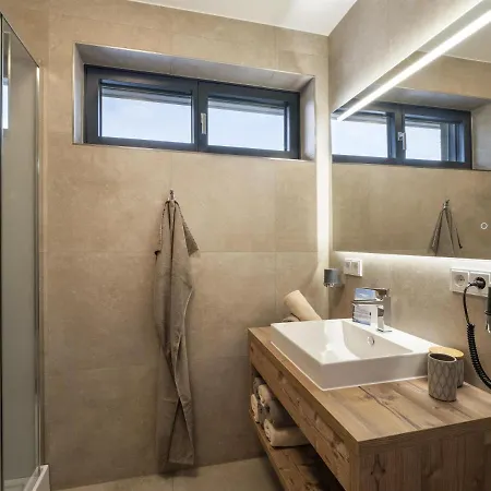 Bachgefluester Apartment *